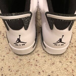 Nike Jordan Men’s ' Air Retro Sneakers - White/Black